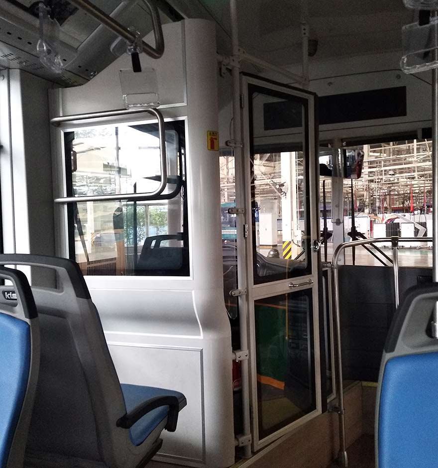 客車裝上駕駛區隔離設施 ，市民乘車更安全